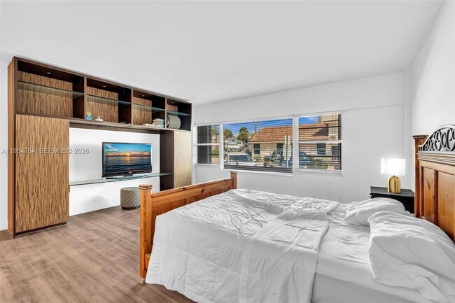 Building Photo - 4144 El Mar Dr