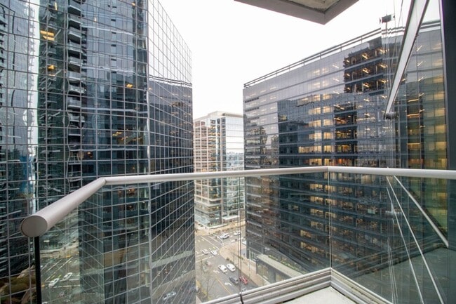 Building Photo - 1bd/1.5ba Bellevue Condo