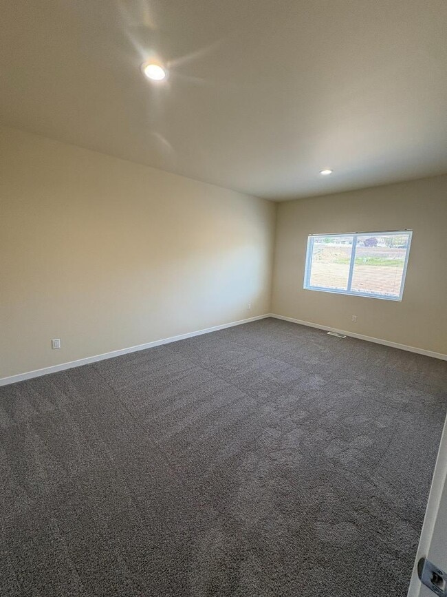 Building Photo - 9005 Nafizah Way