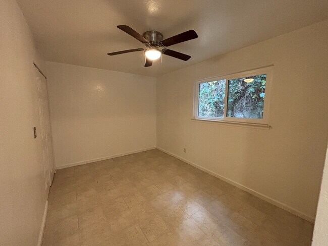 Building Photo - Darling 3-bedroom, 2-bath duplex home just minutes from Marshall Hospital and downtown Placerville!