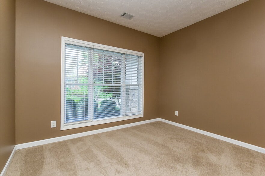Building Photo - 6739 Island Pointe Dr