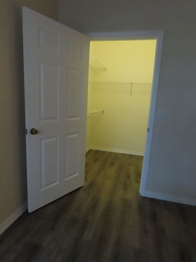 Building Photo - Orlando Park Central Gated Resort Style Co...