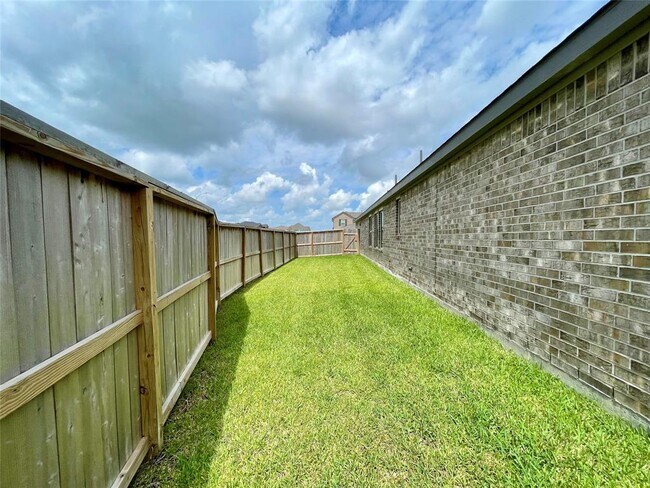 Building Photo - 17202 Coppice Oak Dr
