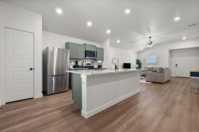 Building Photo - Now Pre-Leasing and a 55' TV -New 3/2/2 in Willowbend