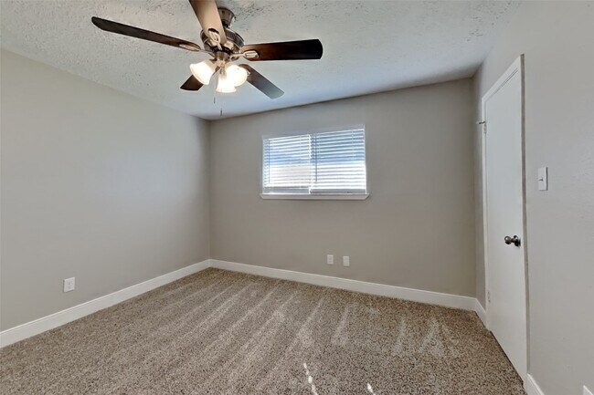 Building Photo - 11615 Bonaparte Dr