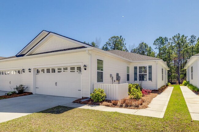 Building Photo - Move-In Ready 3-Bedroom Villa in Gated Savannah Quarters!