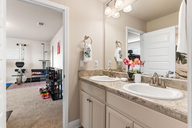 Building Photo - 224 Baycliff Dr