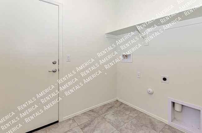 Building Photo - 8821 E Stone Meadow Cir