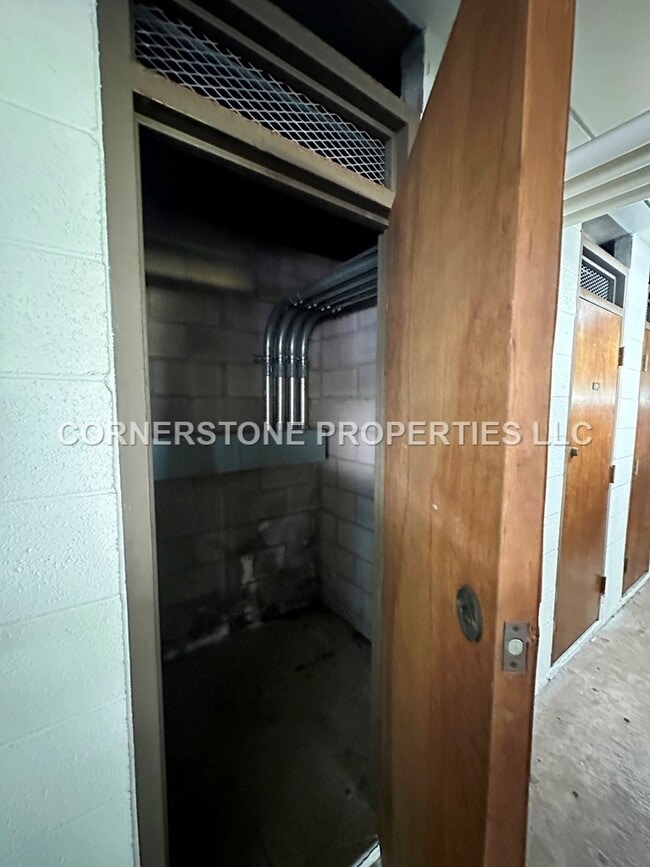 Building Photo - 350 Aoloa St