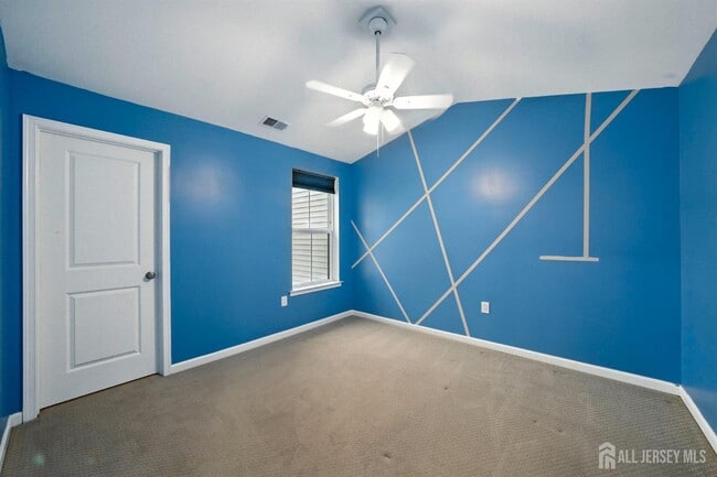 Building Photo - 30 Clover Ln