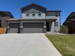 Building Photo - Newer 3 Bedroom plus loft in Paint Brush Hills