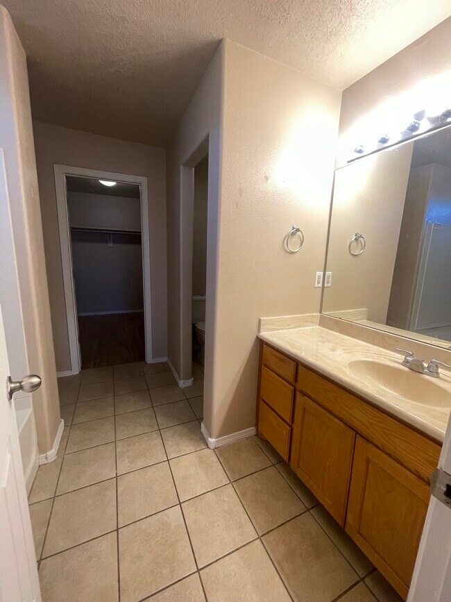 Building Photo - 919 Molten Pl NW