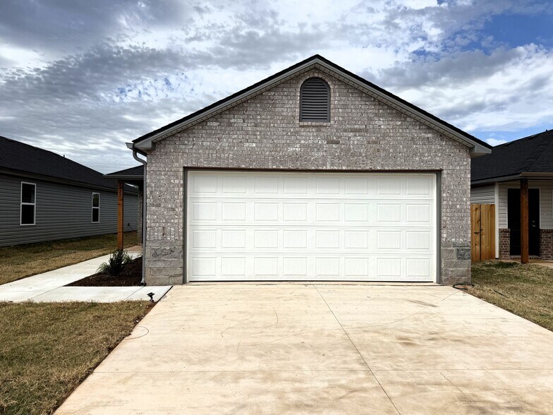 Building Photo - 3625 Blue Ave