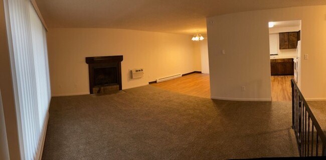 Building Photo - 1072