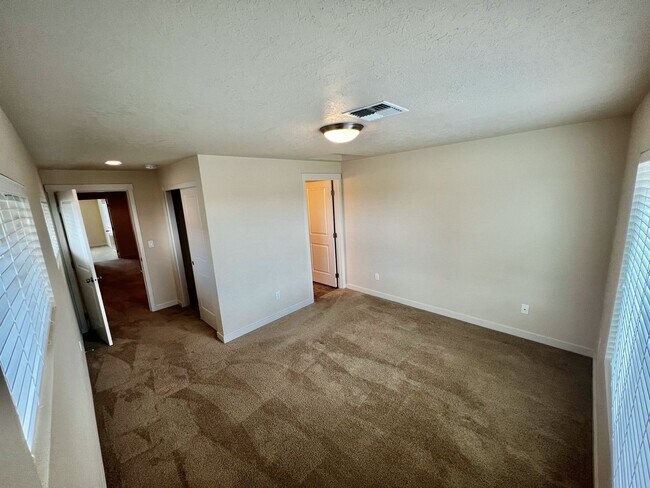 Building Photo - 796 NE Copperleaf Loop