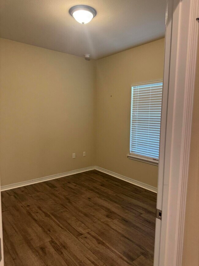 Building Photo - 156 Creve Core Dr