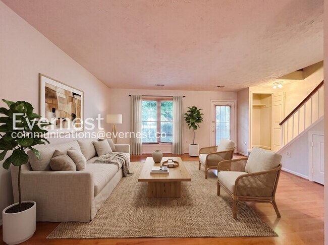 Building Photo - 3 Bed/2.5 Bath Townhome with Fenced Yard / Available Soon!
