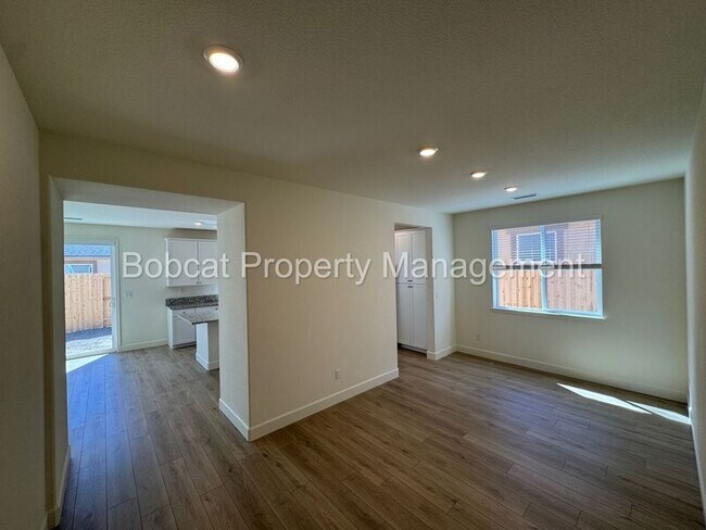 Building Photo - 837 Bravestone Ave