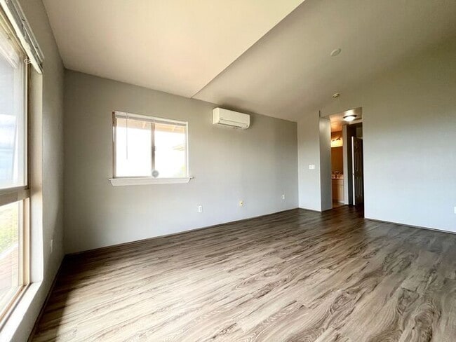 Building Photo - Makakilo: 3 Bdrm 2.5 Bath Townhouse w/ 2 C...