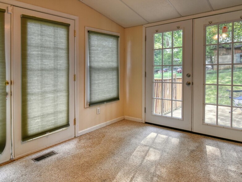 Sunroom - 1303 Chestnut St
