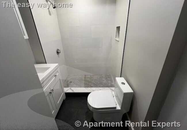 Building Photo - 158 Holland St