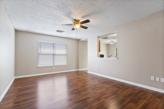 Building Photo - 2 Bedroom/ 1 Bath Bridgewood Subdivision