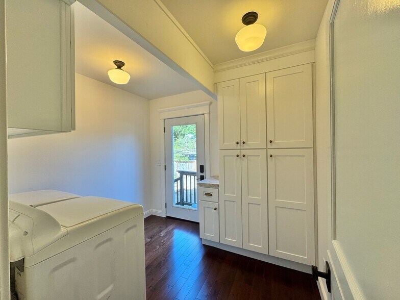 Main Home Laundry Room - 21 Sierra Ave