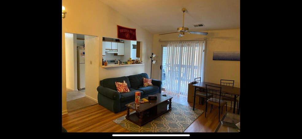 Building Photo - 401 Berryfield Ln