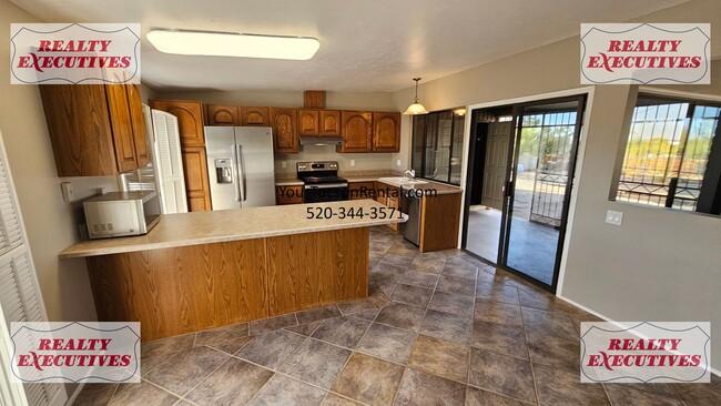 Building Photo - La Cholla & Magee Rd area - 3 bedrooms & 2...