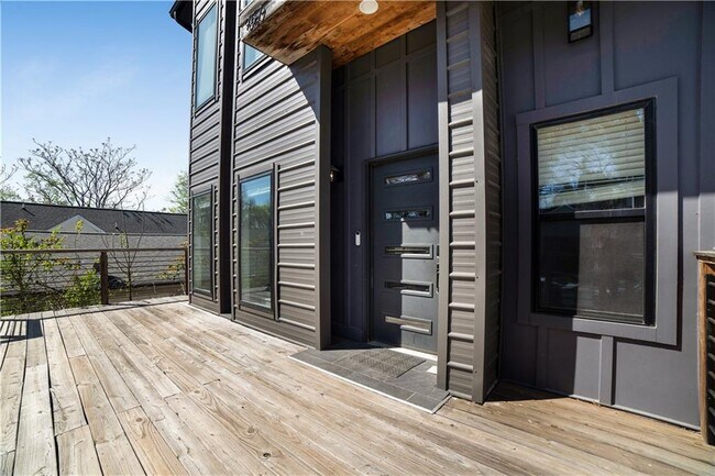 Building Photo - 957 Ashby Grove SW