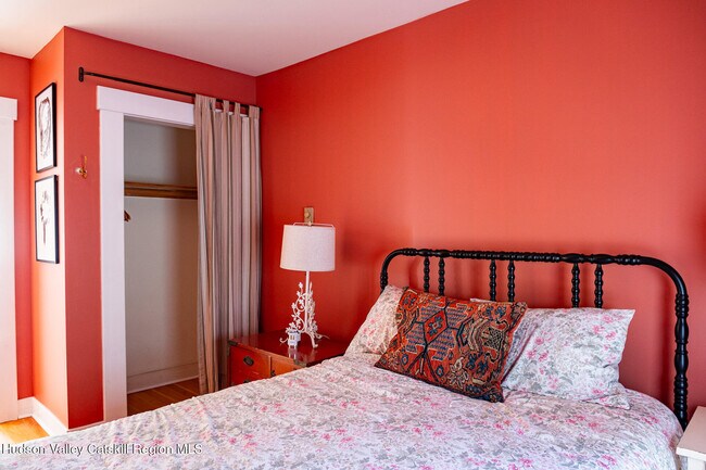 Building Photo - 5 Fairview Ave