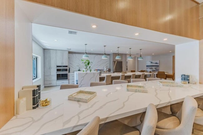 Building Photo - 12581 Coconut Dr