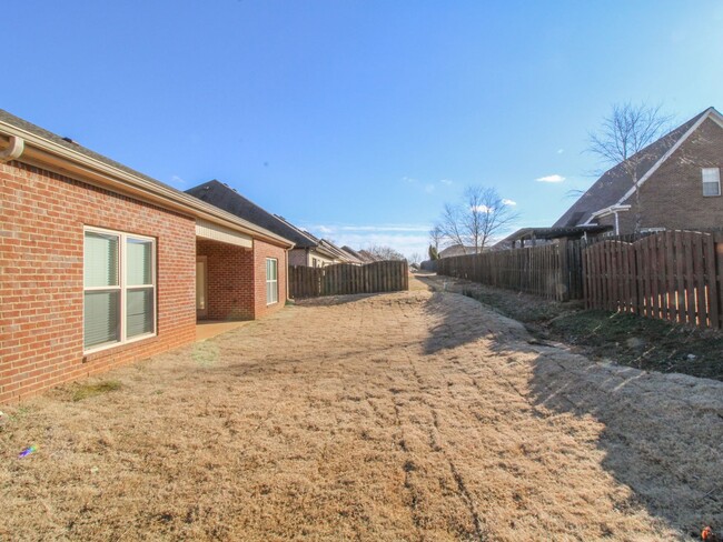 Building Photo - Gorgeous home in Canebrake Club!