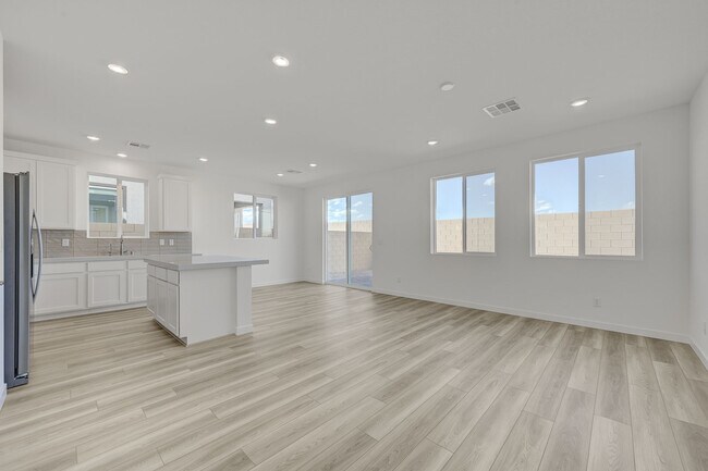 Building Photo - 8484 W Agate Ave