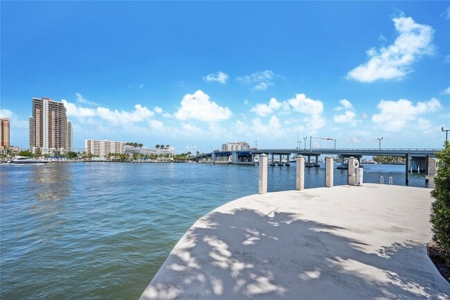 Building Photo - 200 Plaza Las Olas