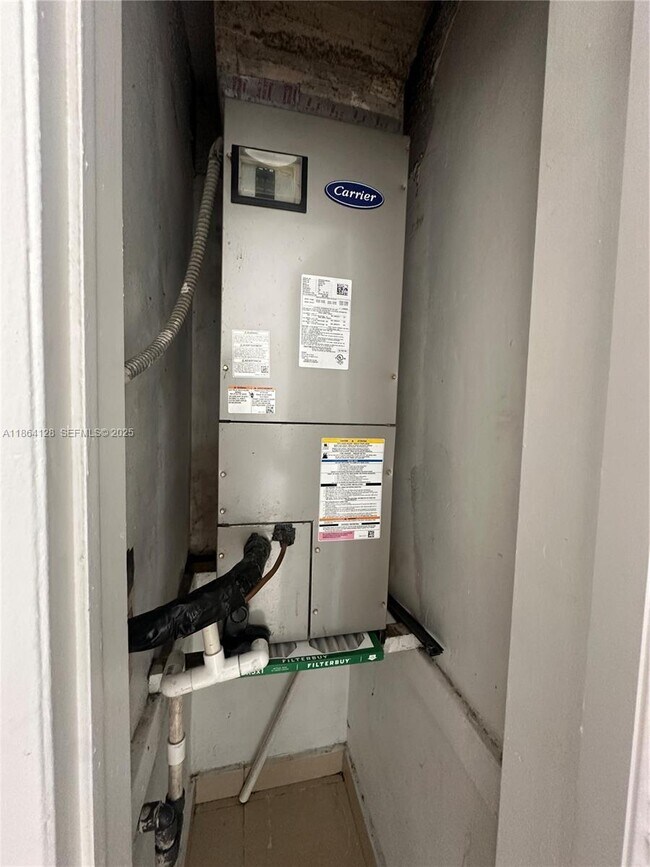 Building Photo - 627 SW 3rd St