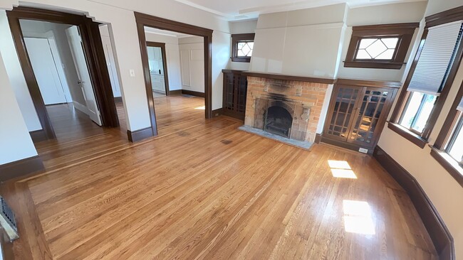 Building Photo - Bright Sunnyside Home with Fireplace, Bay Windows & Private Backyard!