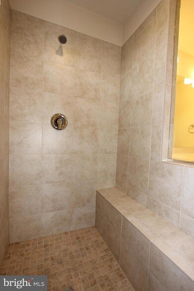 Building Photo - 325 Hersden Ln