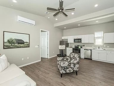 Building Photo - 6016 E Sussex Way