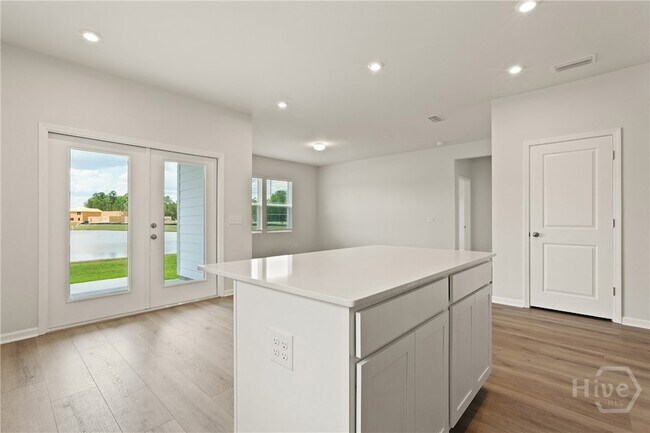 Building Photo - 251 Shade Tree Dr