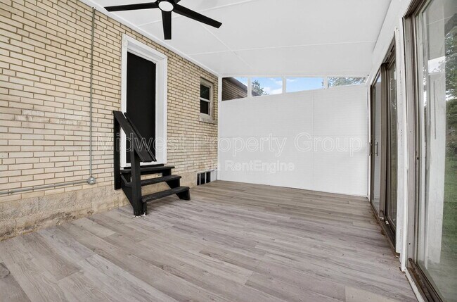 Building Photo - 222 Henquin Dr
