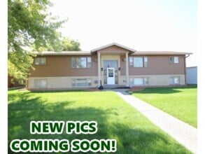 Building Photo - Recently Remodeled 2 Bed / 1 Bath Apartmen...