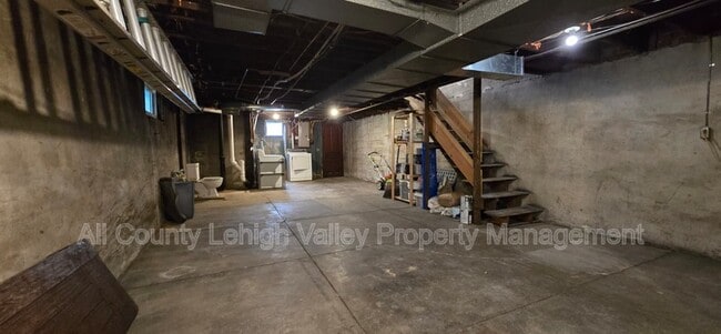 Building Photo - 627 16th Ave