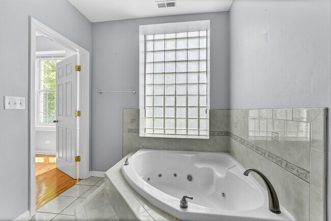 Building Photo - 1332 N Campbell Ave