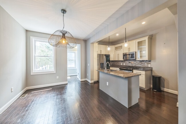 Building Photo - 723 K St NE