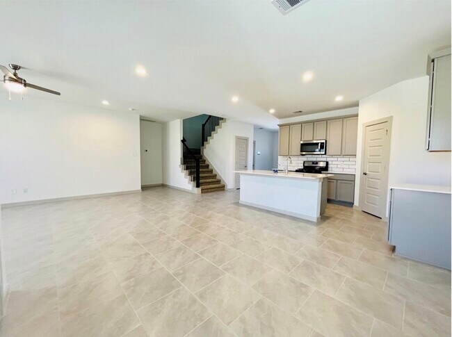 Building Photo - 3322 Silverton Dr