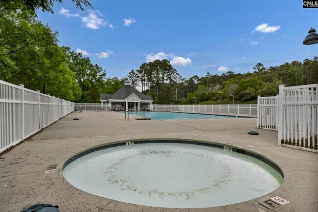 Building Photo - 109 Cotoneaster Dr