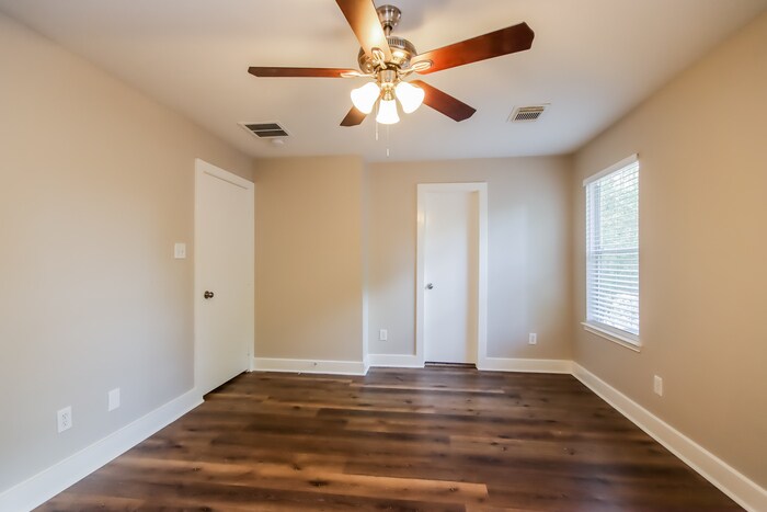 Building Photo - 21928 New Forest