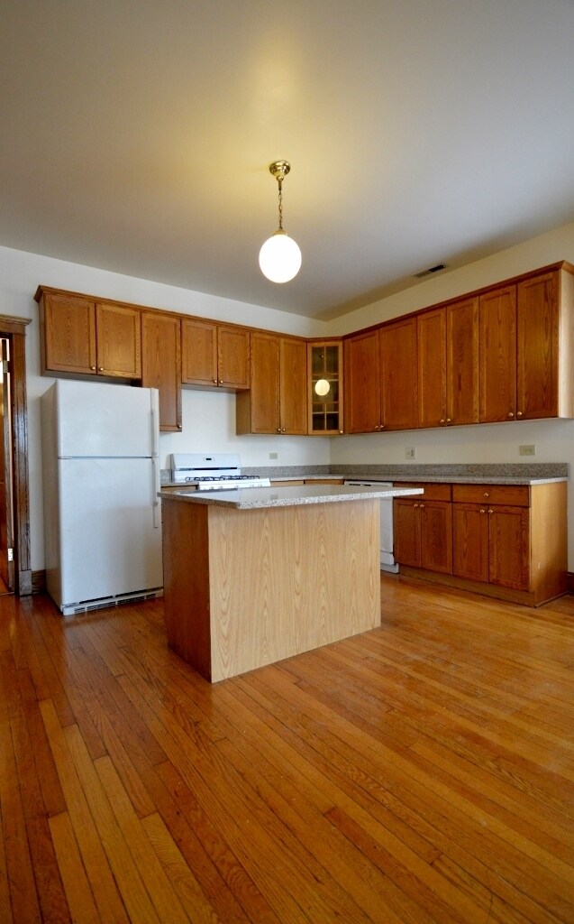 Building Photo - 1742 W Addison St