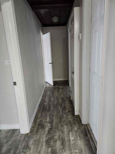 Building Photo - 1335 E Bay St